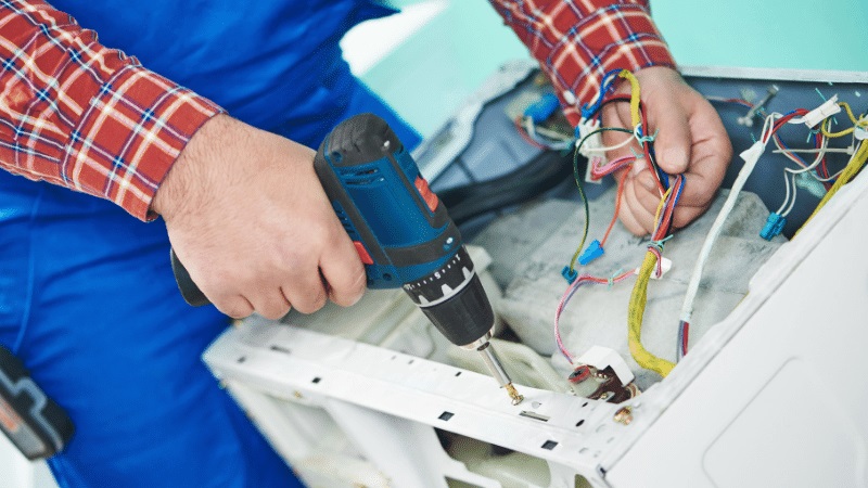 Narlıdere Ariston Ariston çamaşır makinesi kart tamiri – Su almama arızası orijinal parça ile giderildi. - Teknik servis örneği